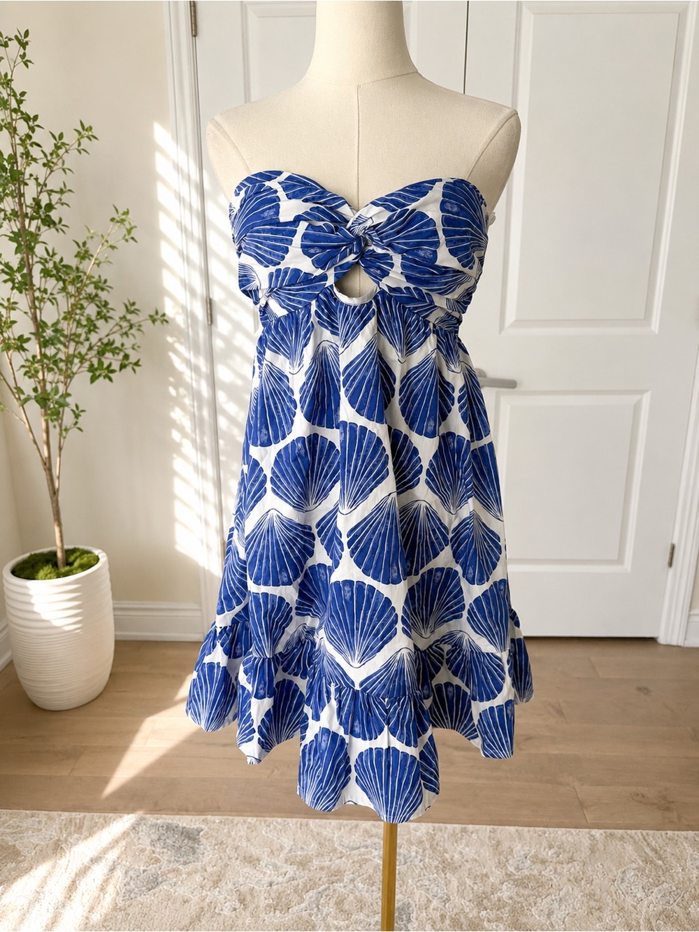 Band of the Free Blue & White Shell Print Strapless Midi Dress – Size M
